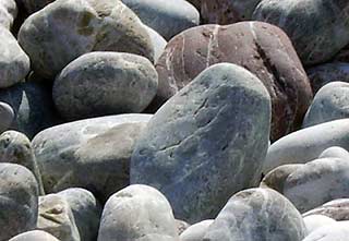 Kiesel am Strand von Afandou