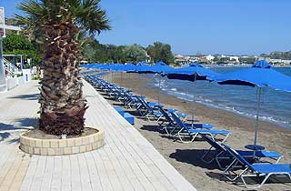 Strandliegen am Strand von Faliraki